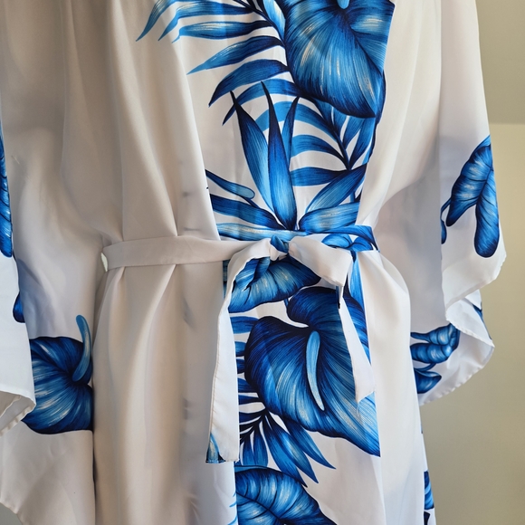 Resort Line White and Blue Hawaiian Caftan with Waist Tie - Picture 5 of 15